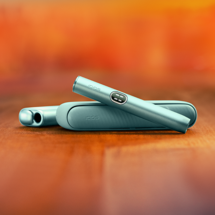 Breeze Blue IQOS ILUMA i and IQOS ILUMA i ONE devices